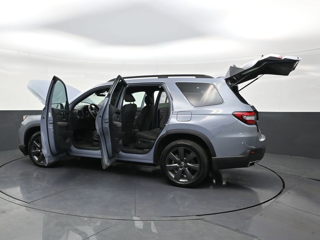 Used 2023 Honda Pilot Sport image 32