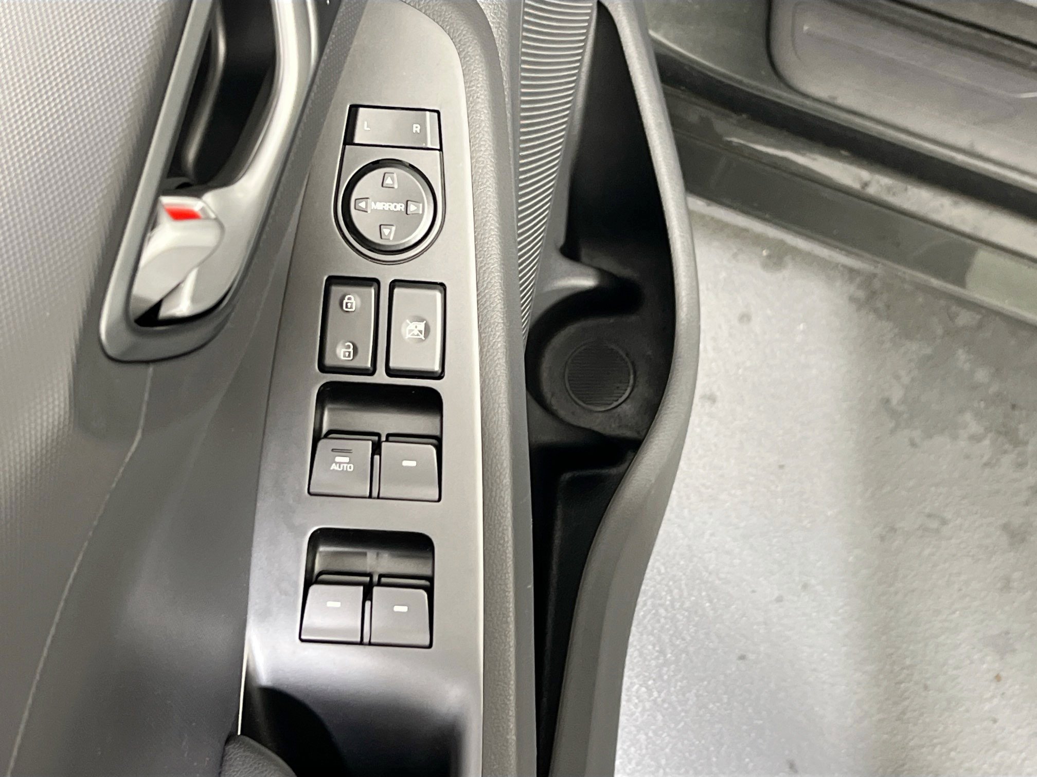 Used 2022 Hyundai Ioniq SE FWD image 17