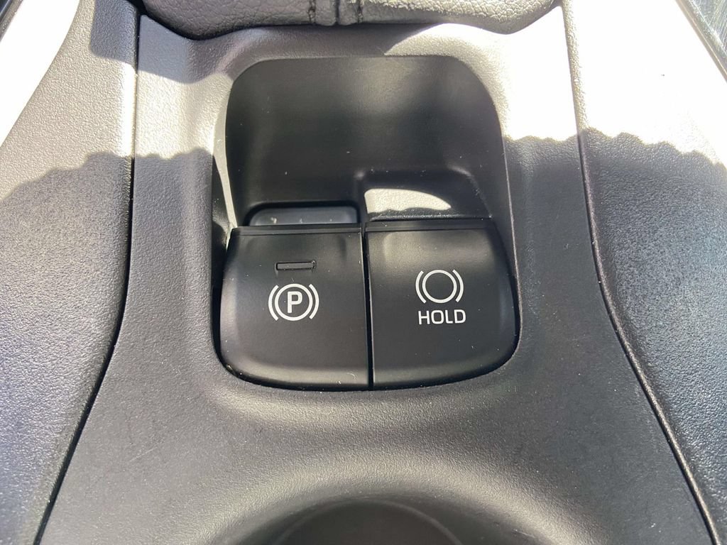 Used 2024 Toyota Corolla Cross LE w/ Moonroof Package FWD image 29