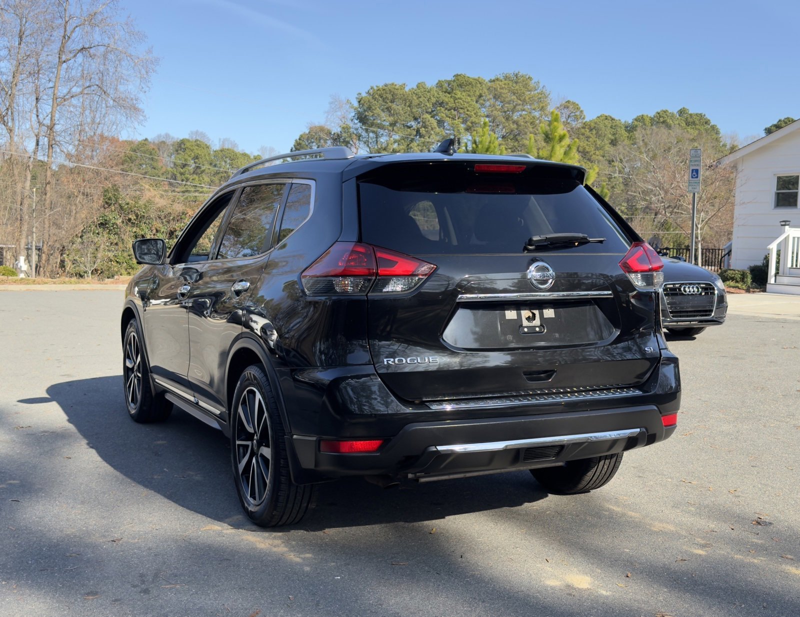 Used 2018 Nissan Rogue SL w/ Premium Package image 5