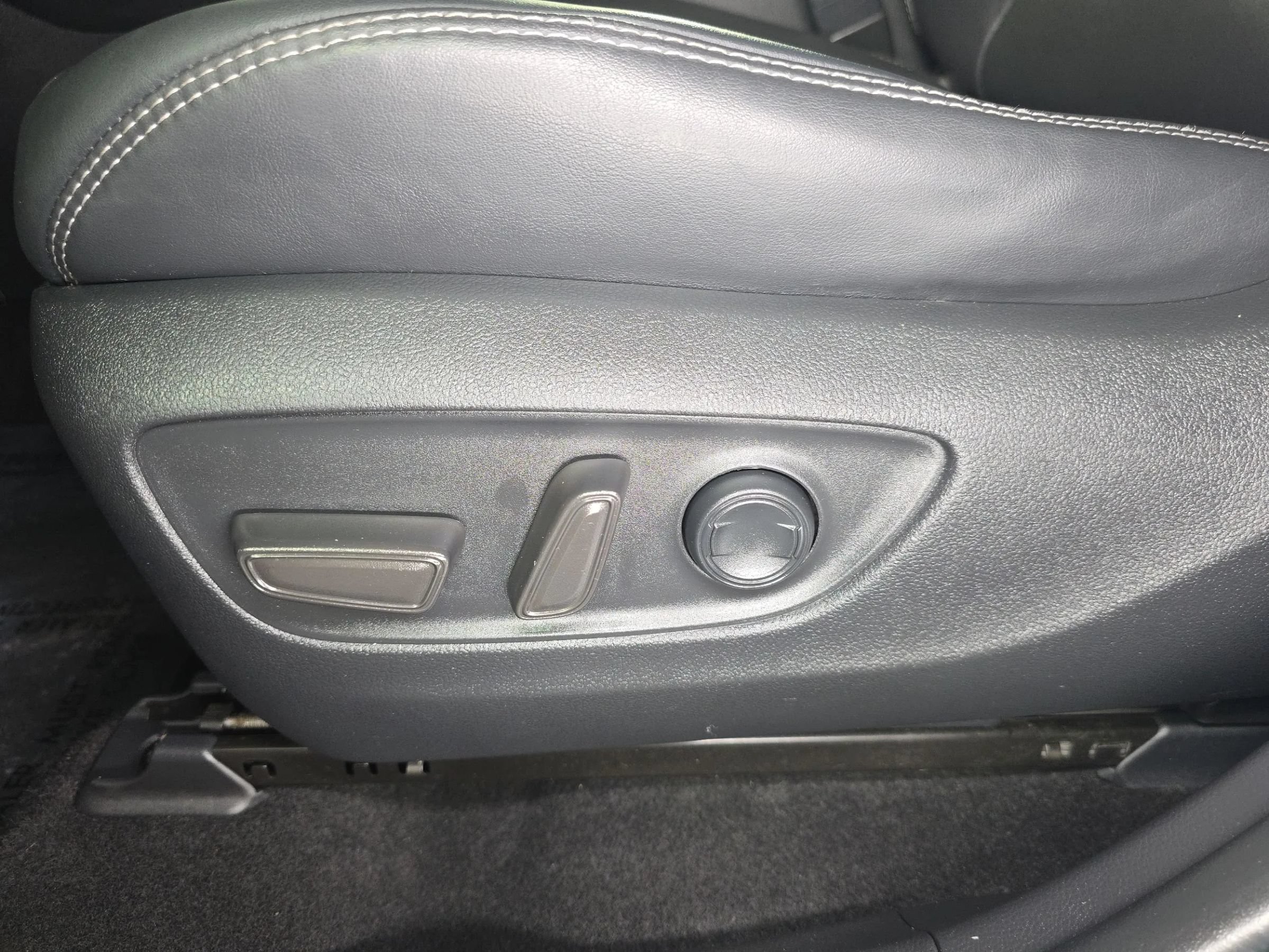 Used 2022 Toyota RAV4 XLE Premium FWD image 35