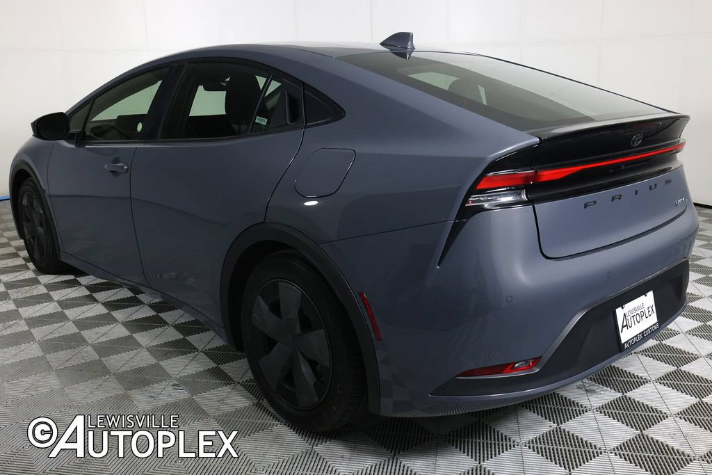 Used 2025 Toyota Prius LE FWD image 7