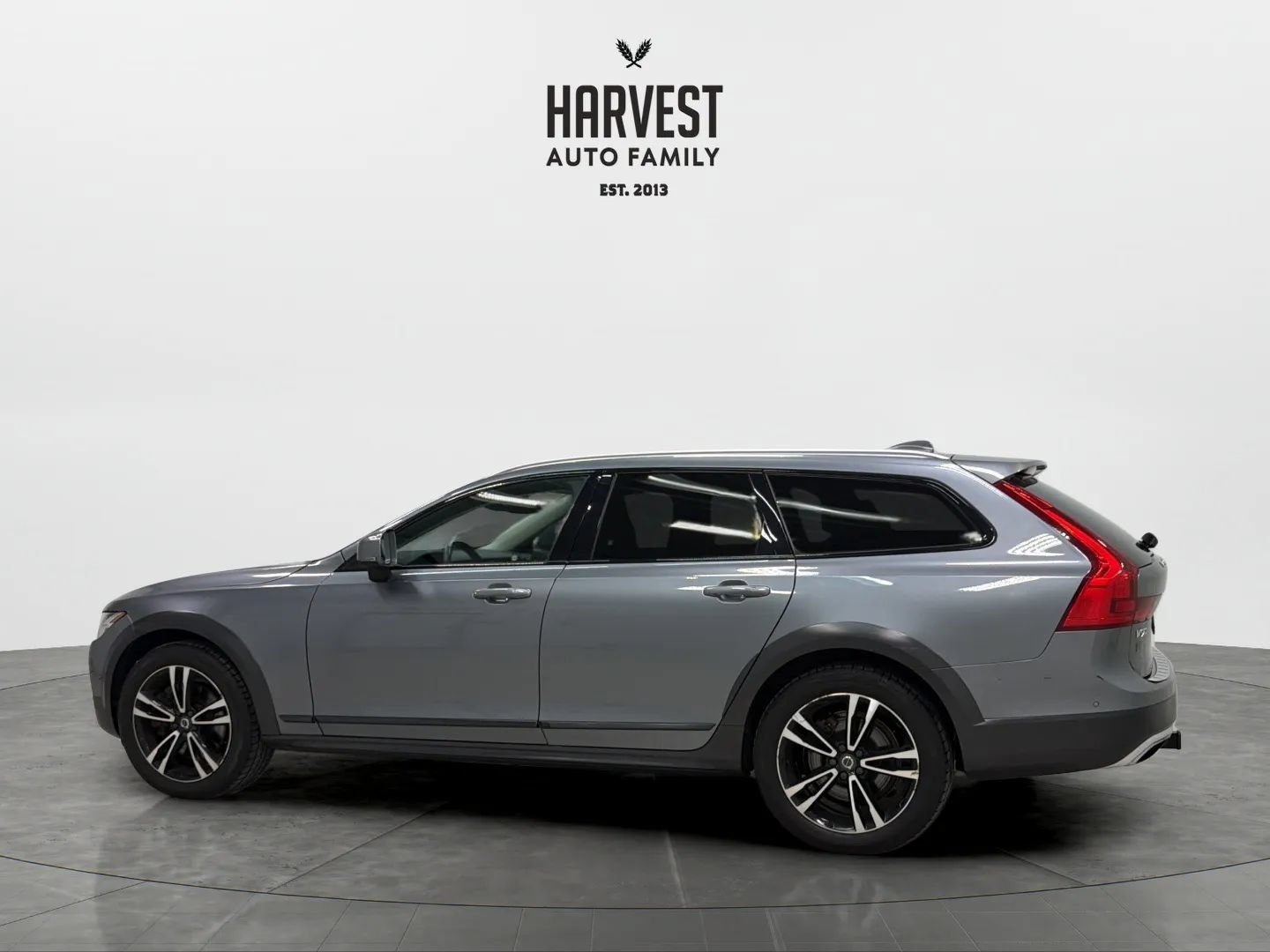 Used 2018 Volvo V90 T5 Cross Country w/ Convenience Package AWD/4WD image 3