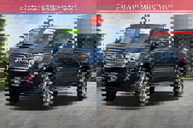 Used 2017 Toyota Tacoma TRD Sport w/ Tow Package image 10