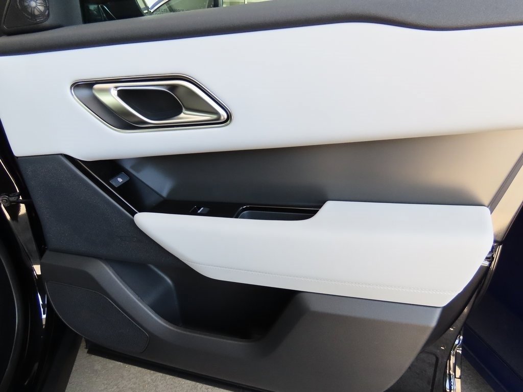 Used 2025 Land Rover Range Rover Velar Dynamic SE image 14
