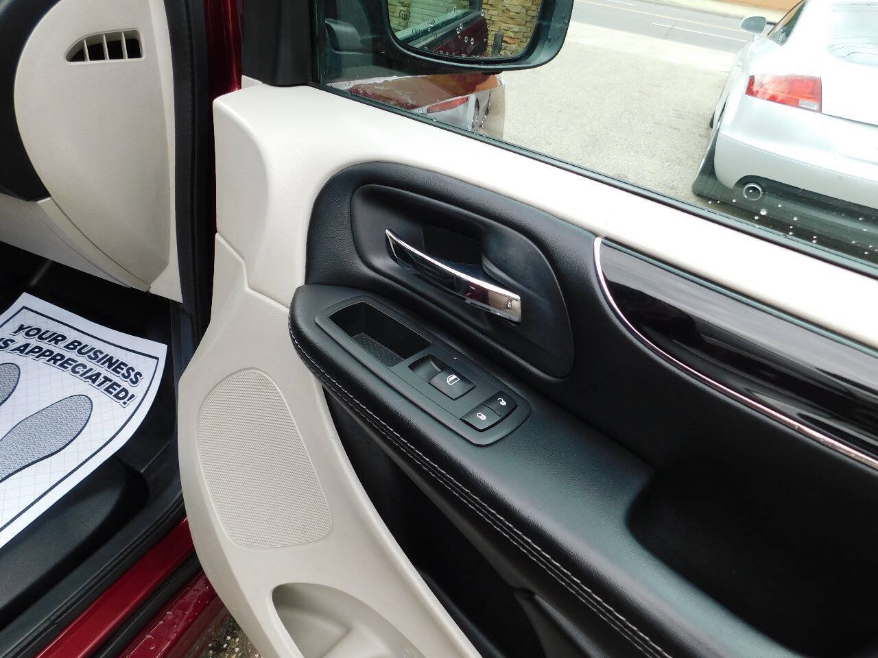 Used 2018 Dodge Grand Caravan SXT FWD image 26