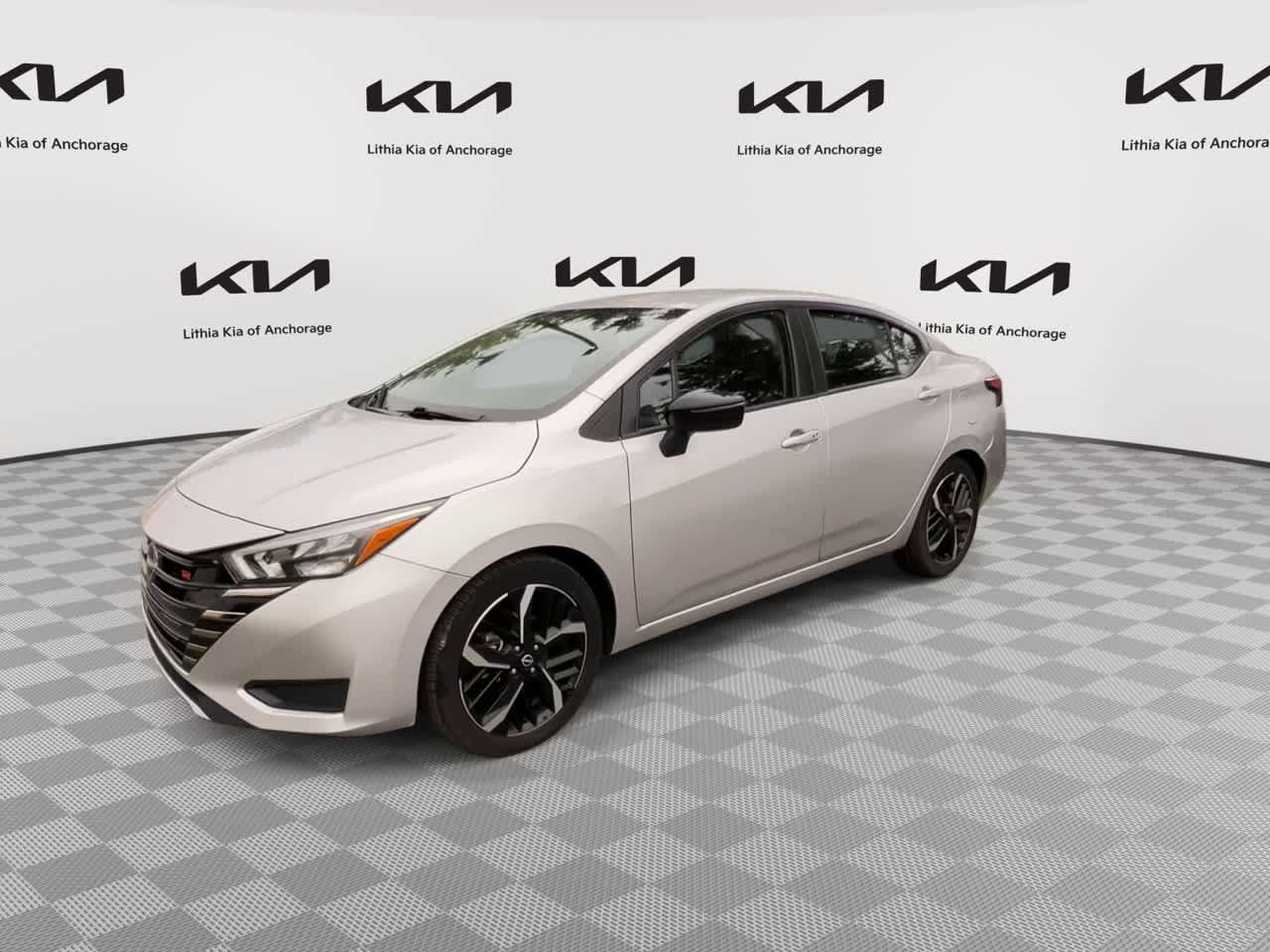 Used 2024 Nissan Versa SR FWD image 4