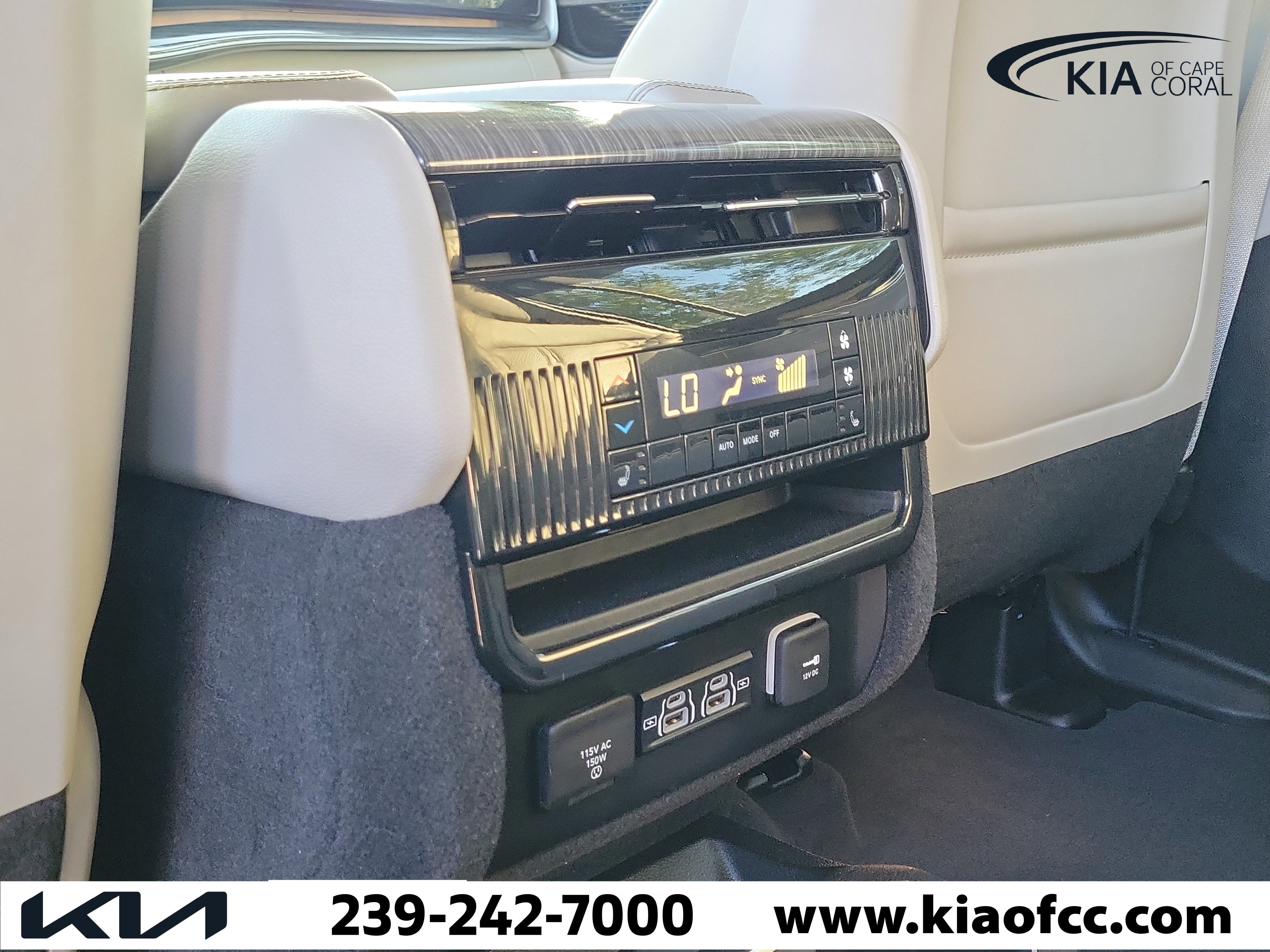 Used 2022 Jeep Wagoneer Series III w/ Flexible Seating Group image 18