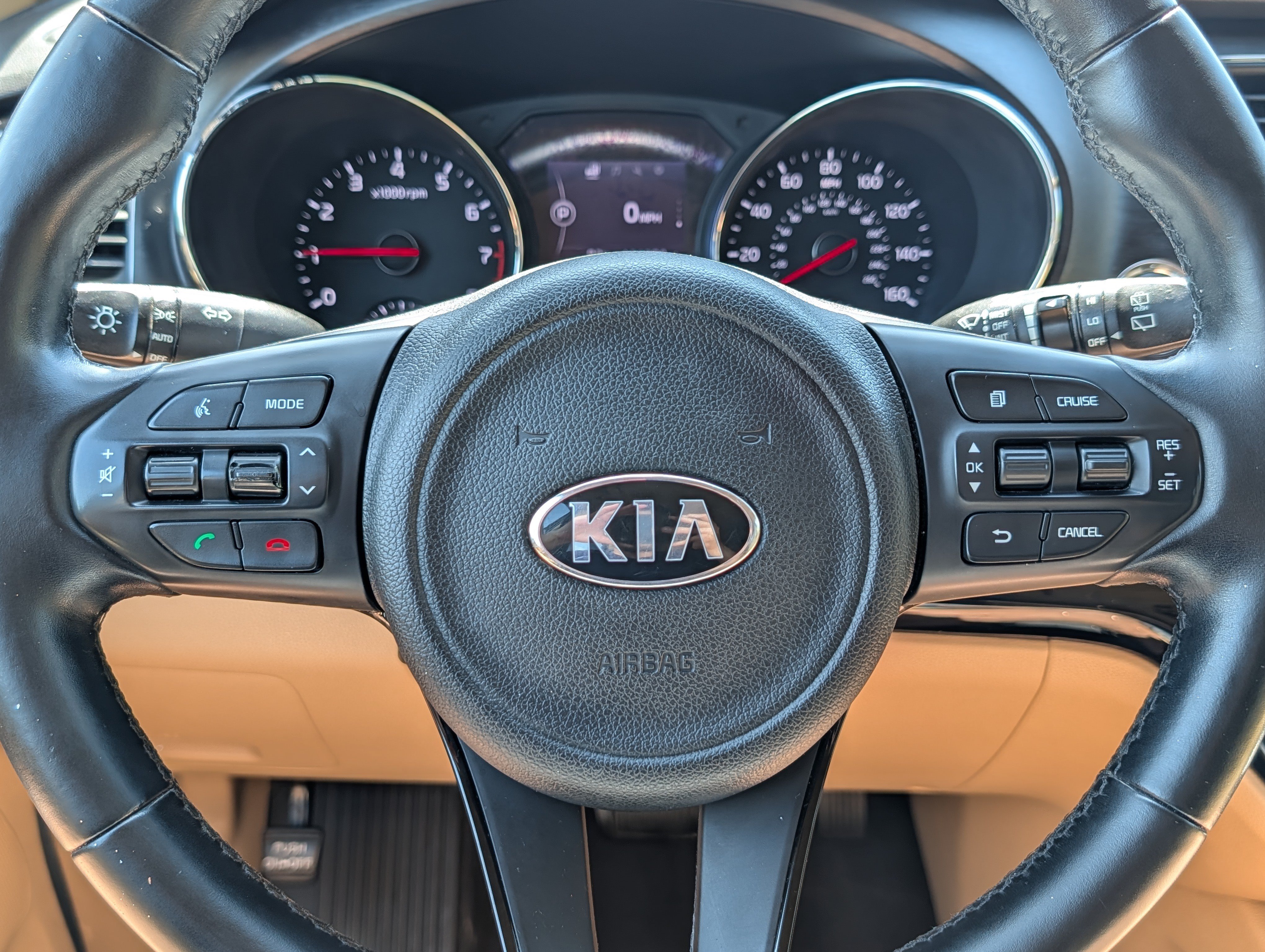 Used 2017 Kia Sedona LX w/ LX Essentials Premium Package FWD image 25
