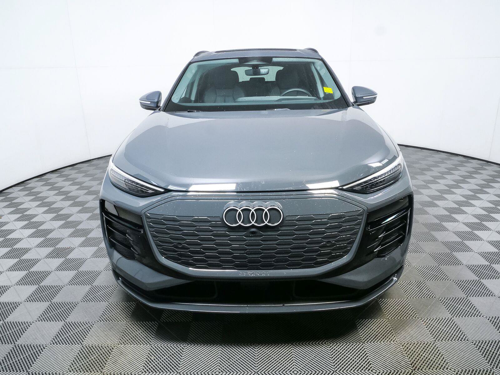 Used 2025 Audi Q6 e-tron Premium Plus w/ Premium Plus AWD/4WD image 36