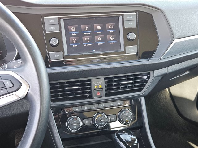 Used 2024 Volkswagen Jetta SE FWD image 19