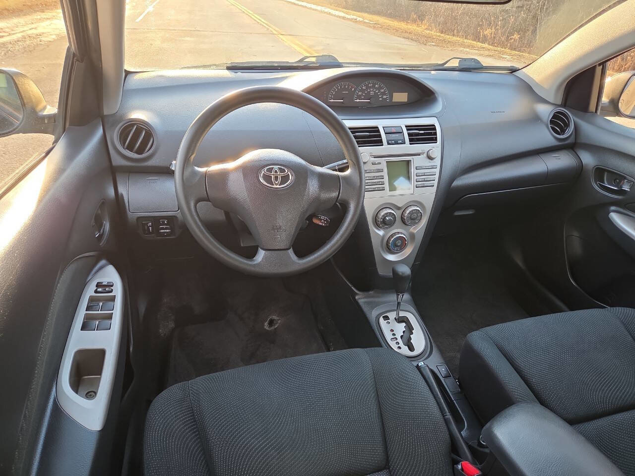 Used 2010 Toyota Yaris Sedan image 14