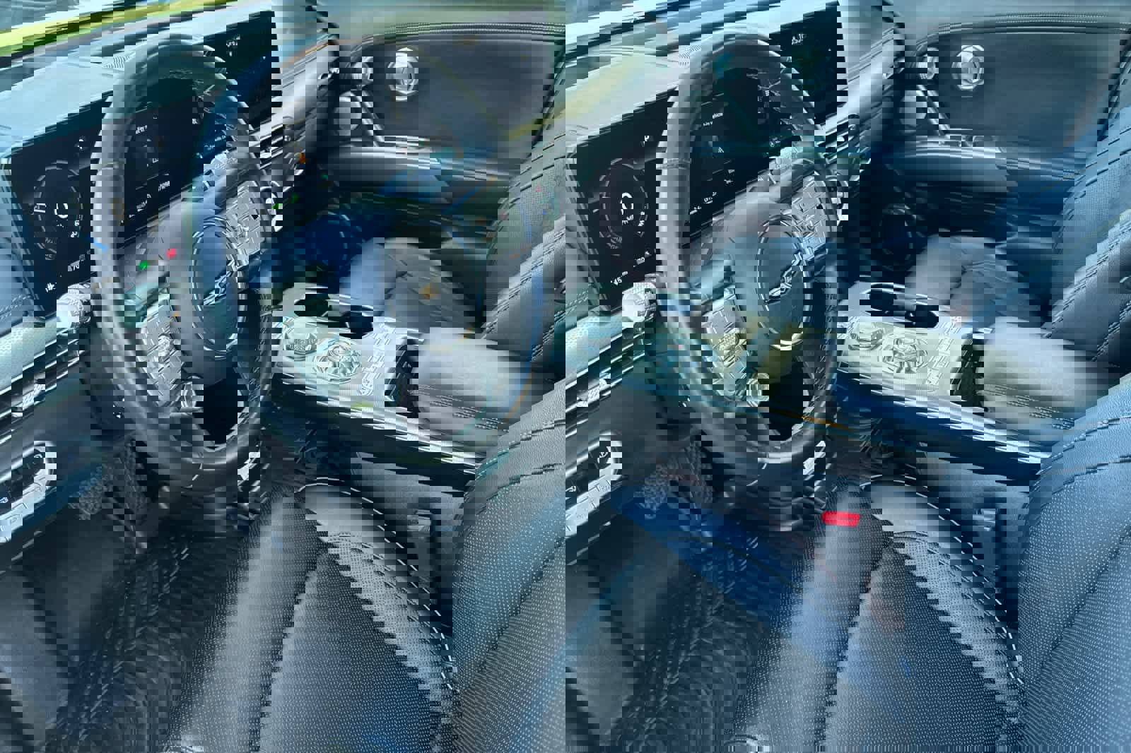 Used 2023 Genesis GV60 Advanced image 11