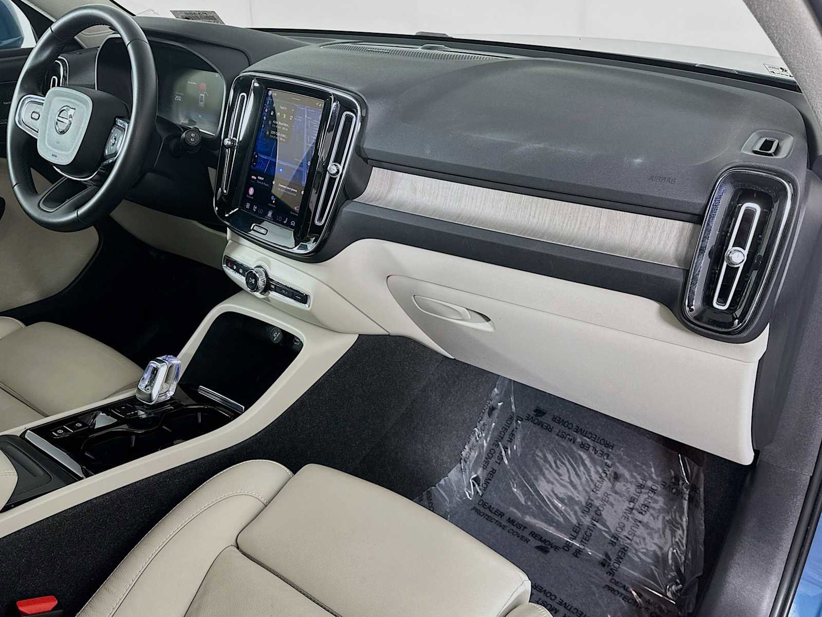 Used 2023 Volvo XC40 B5 Ultimate w/ Protection Package Premier image 28