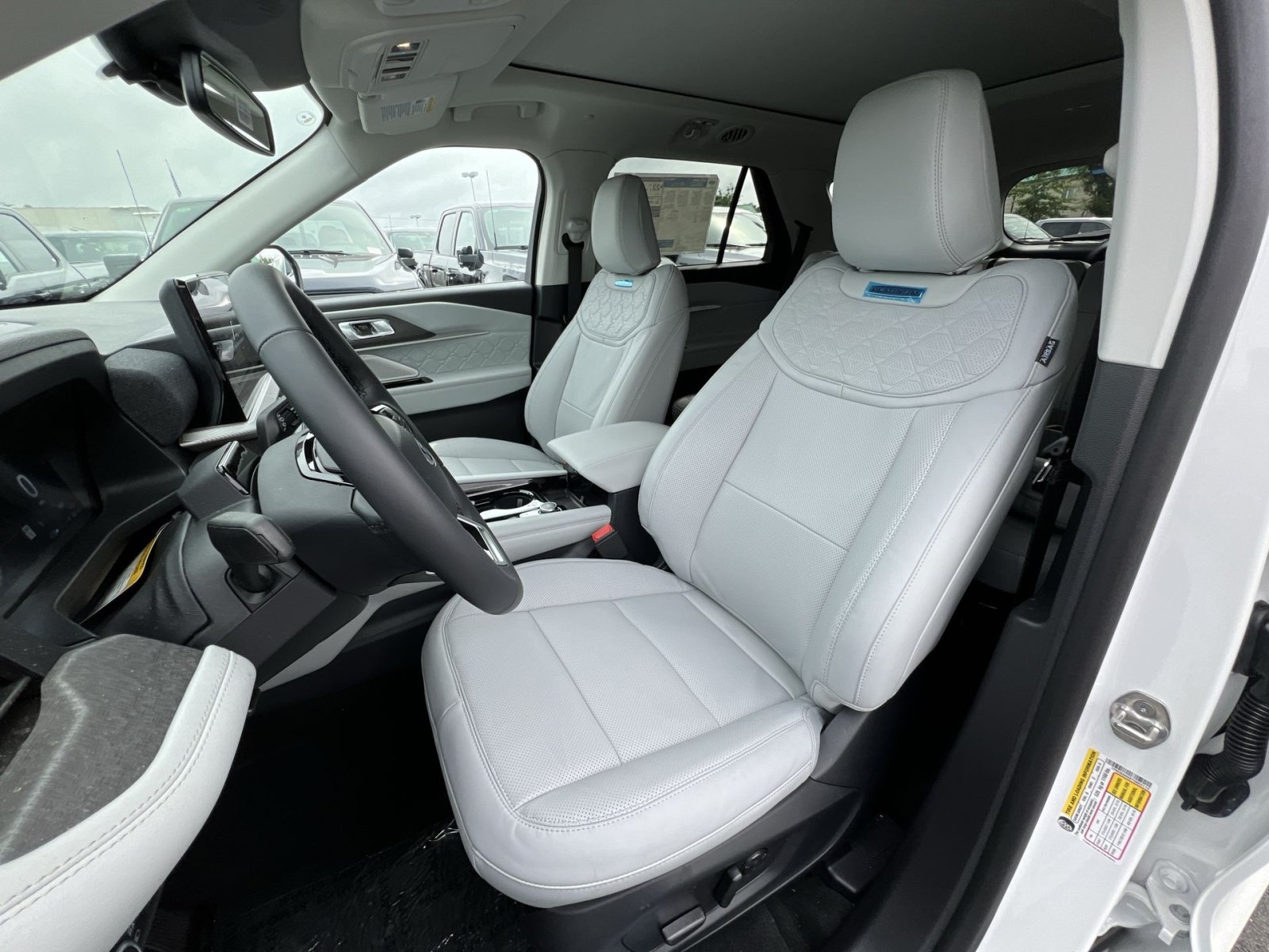New 2026 Ford Explorer Platinum w/ LUX Leather Package AWD/4WD image 21