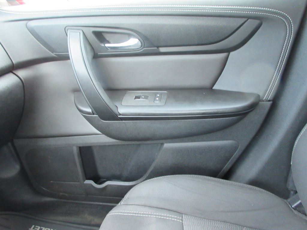 Used 2017 Chevrolet Traverse LT w/ Style and Technology Package FWD image 32
