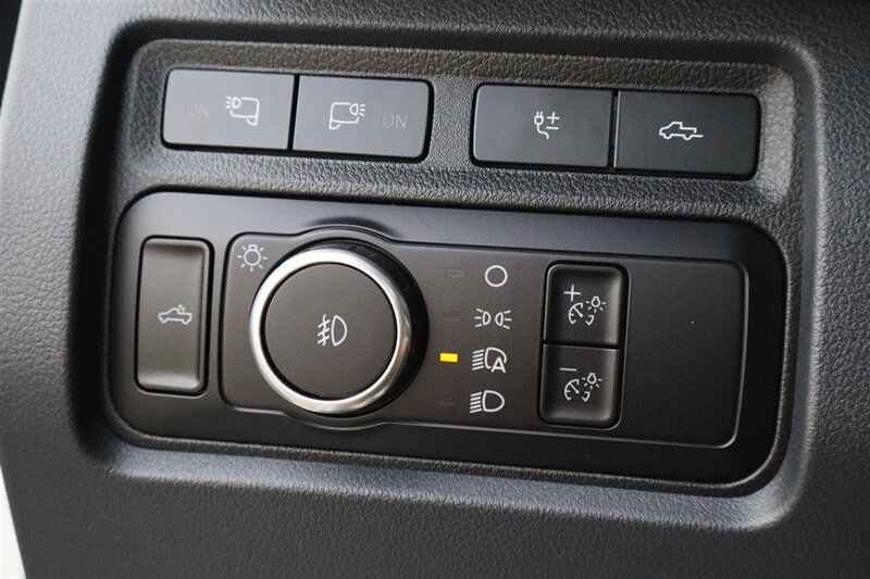 Used 2023 Ford F350 Platinum AWD/4WD image 21