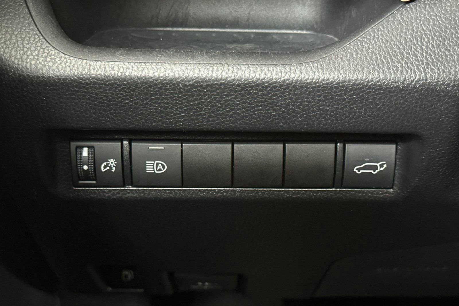 Certified 2022 Toyota RAV4 XLE Premium image 33
