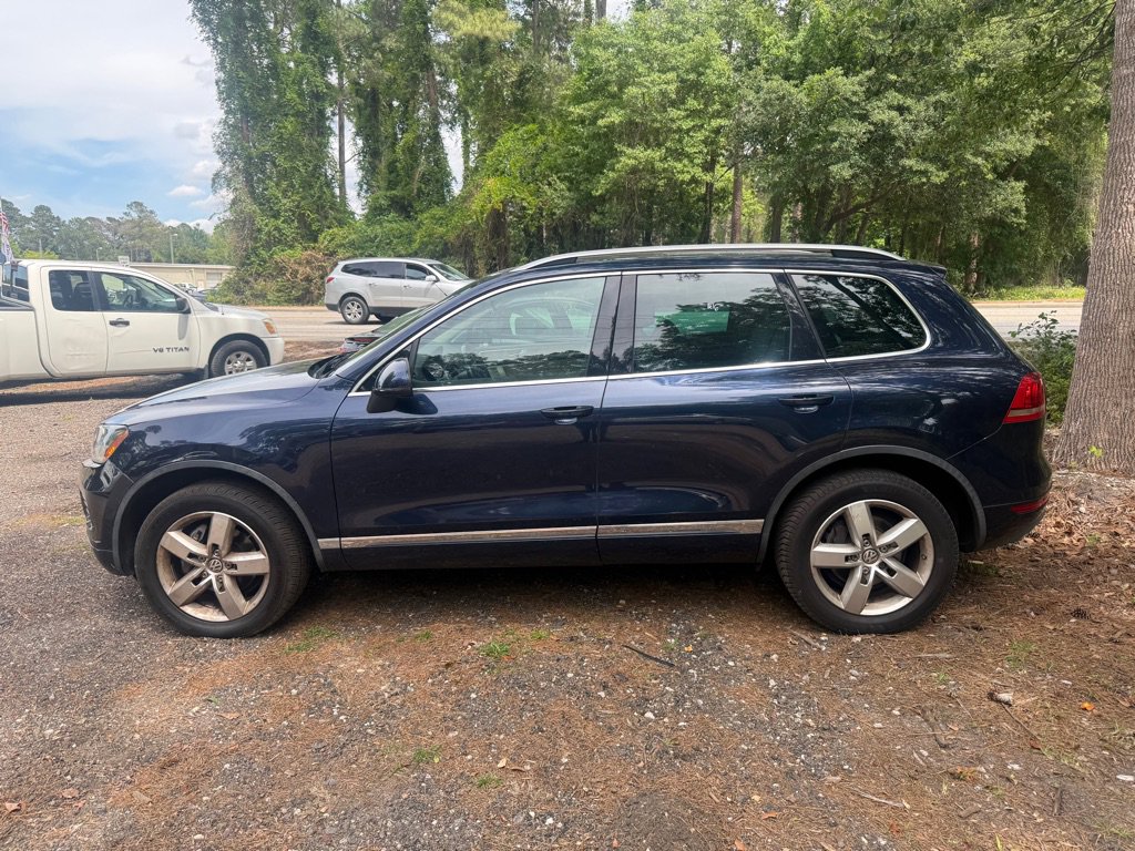 Used 2011 Volkswagen Touareg TDI AWD/4WD image 3