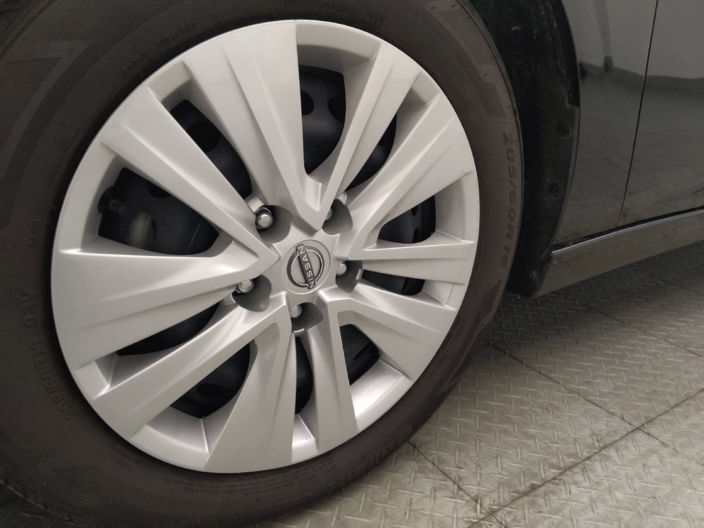 Used 2025 Nissan Sentra S FWD image 31