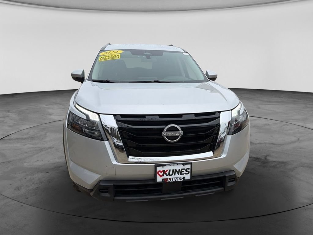 Used 2024 Nissan Pathfinder SV FWD image 3