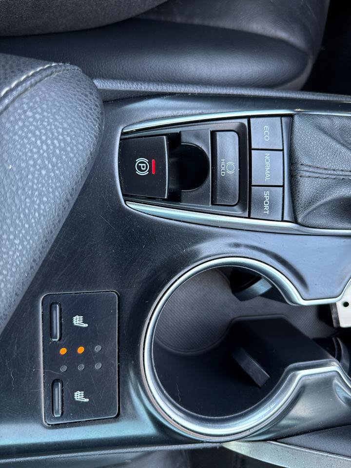 Used 2020 Toyota Camry XSE FWD image 21