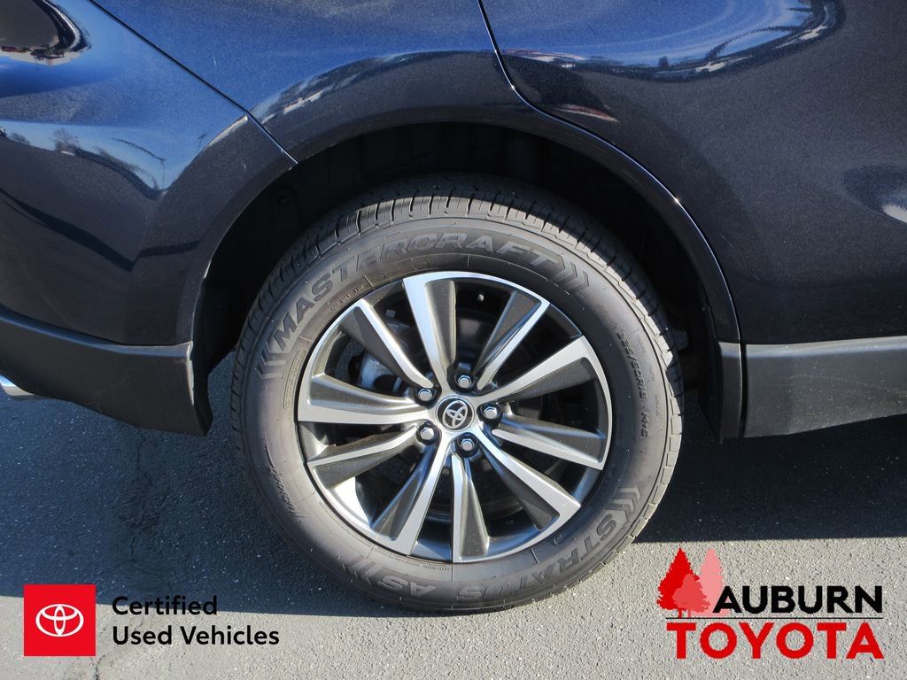 Certified 2024 Toyota Venza LE image 3