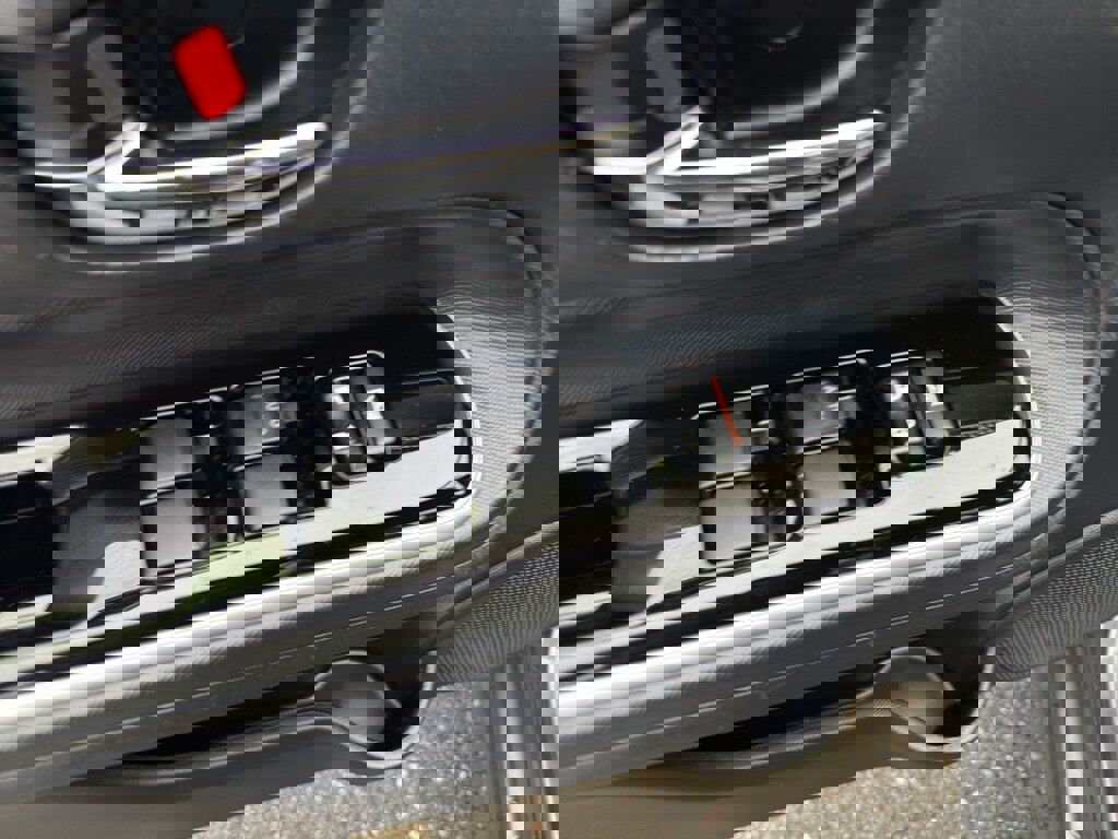 Used 2018 Toyota Prius C Three image 13