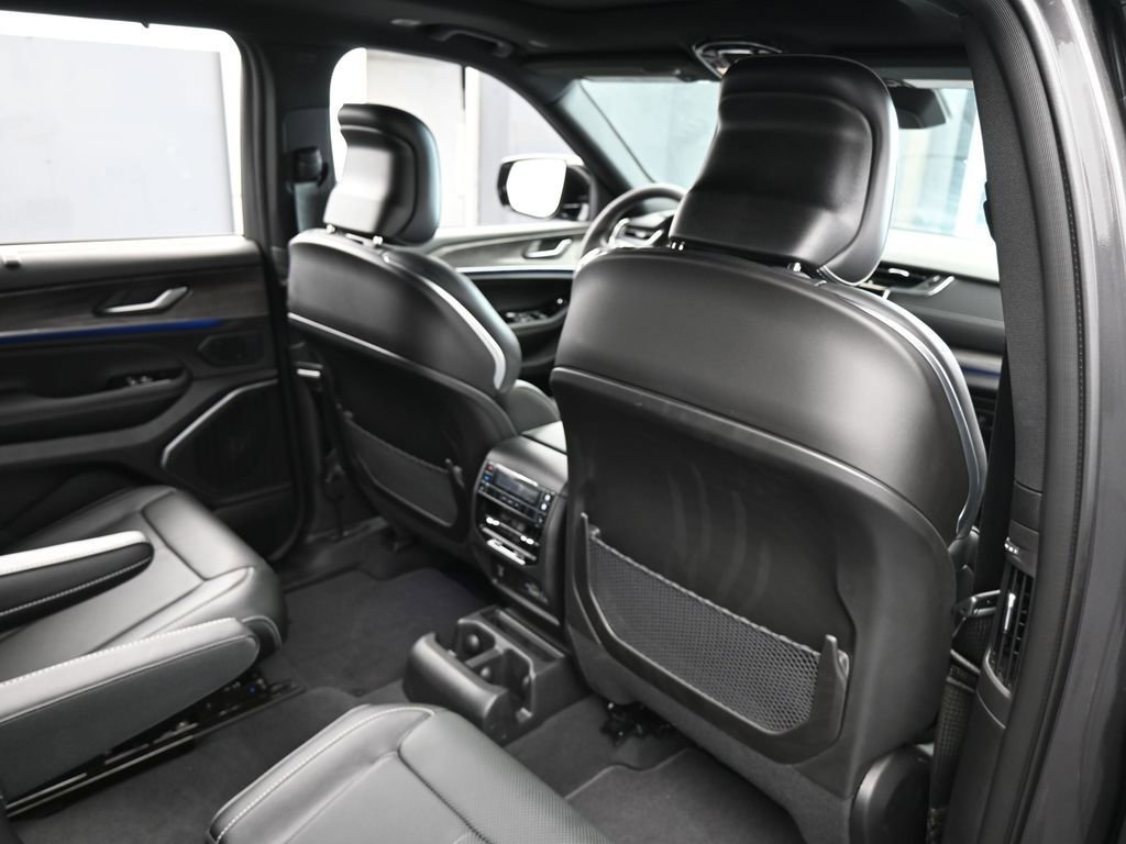 Used 2024 Jeep Grand Cherokee L Overland w/ Luxury Tech Group IV image 48