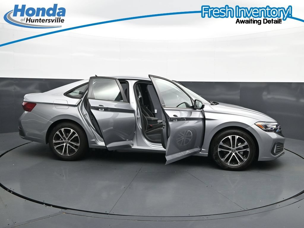 Used 2024 Volkswagen Jetta Sport FWD image 40