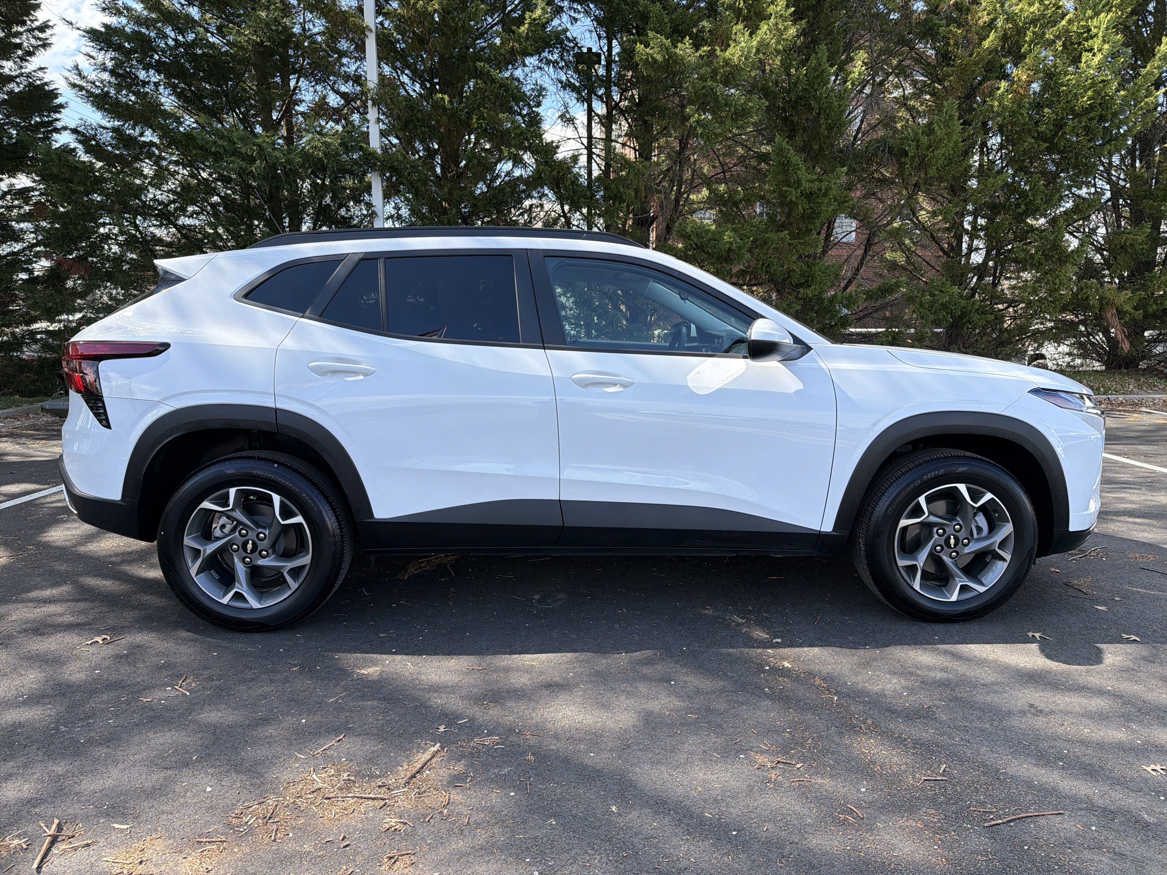 Used 2024 Chevrolet Trax LT w/ Driver Confidence Package image 11
