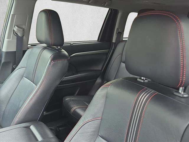 Used 2019 Toyota Highlander SE AWD/4WD image 15
