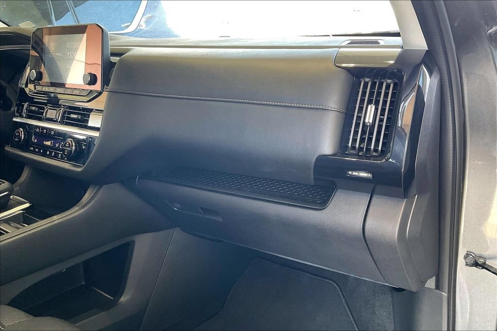 Used 2025 Nissan Pathfinder SV AWD/4WD image 17