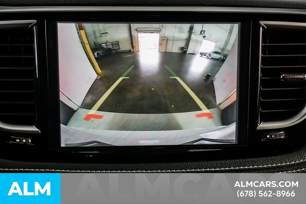 Used 2024 Chrysler Pacifica Select image 35
