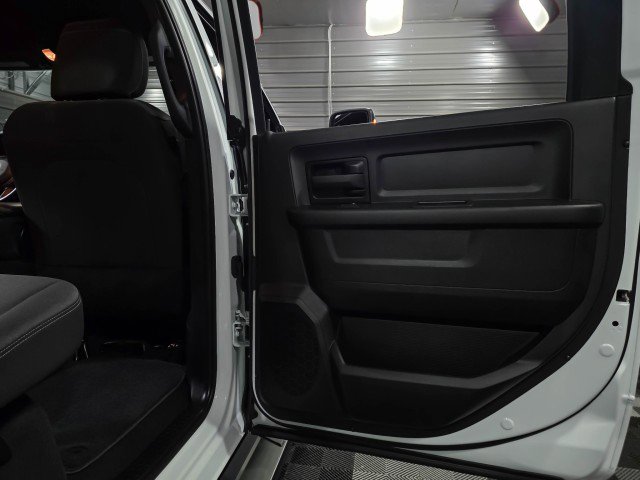 Used 2024 RAM 3500 Tradesman w/ Chrome Appearance Group image 34