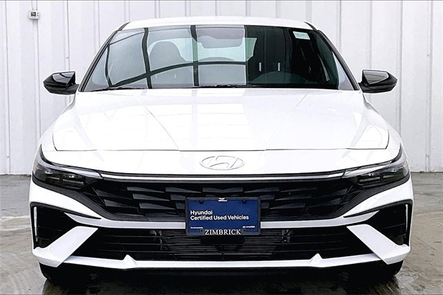 Used 2025 Hyundai Elantra SEL image 3