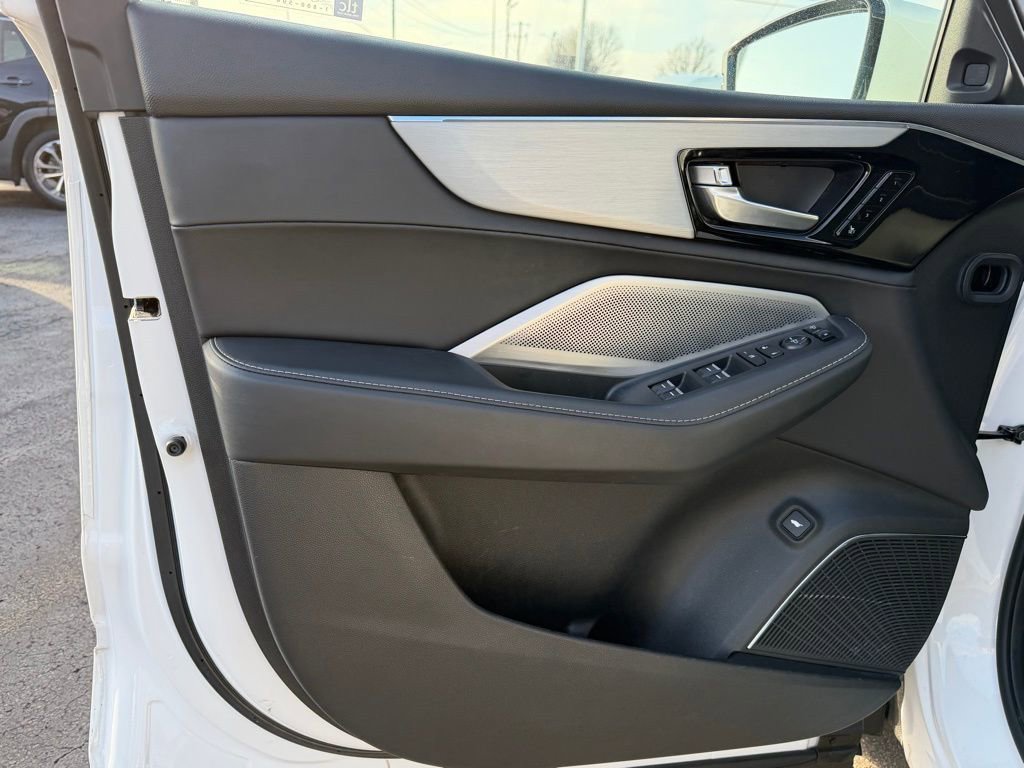 Certified 2025 Acura MDX w/ Technology Package image 9