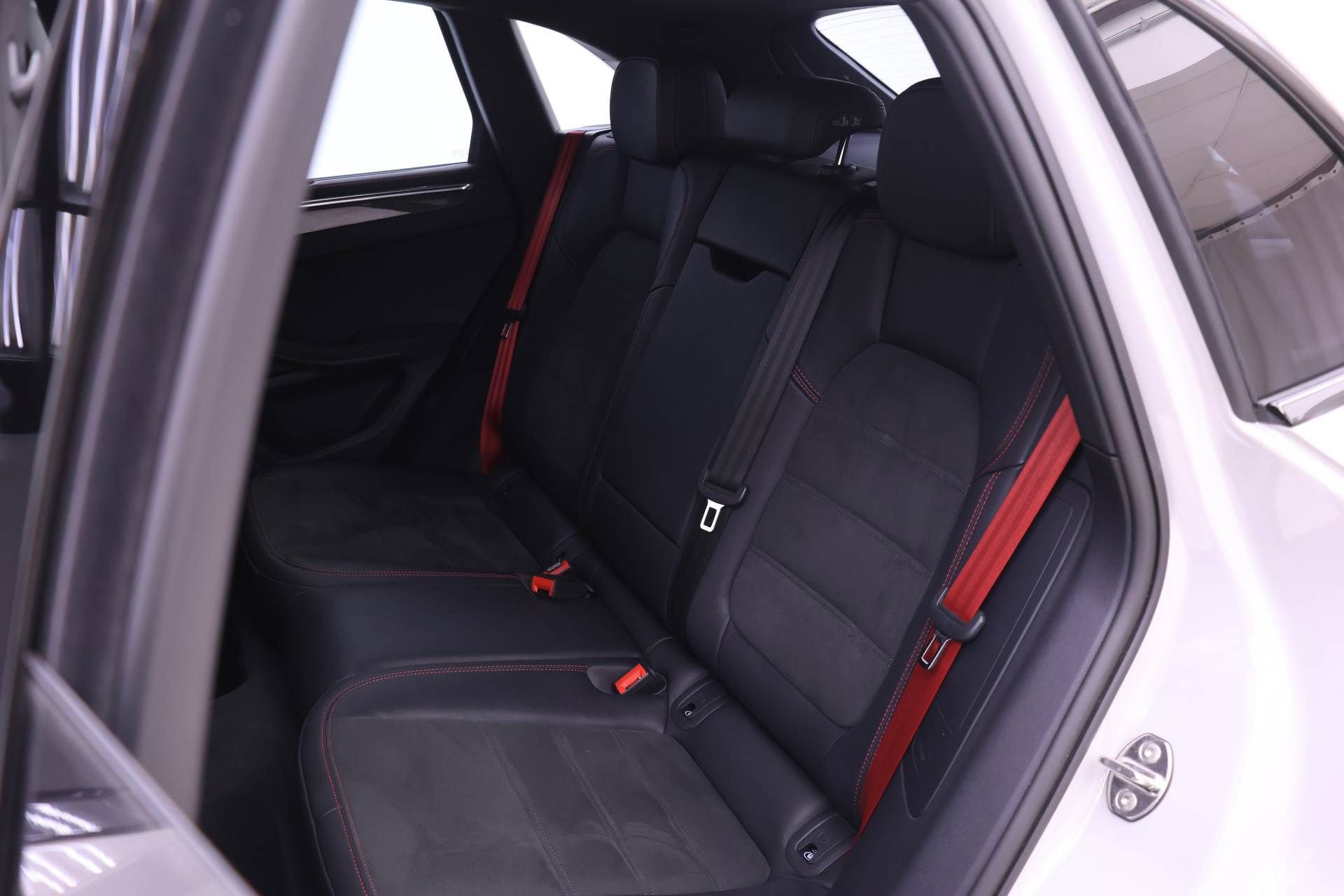 Used 2026 Porsche Macan GTS AWD/4WD image 17