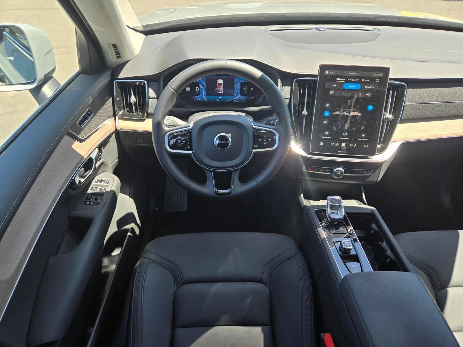 Certified 2025 Volvo XC90 B6 Plus AWD/4WD image 23