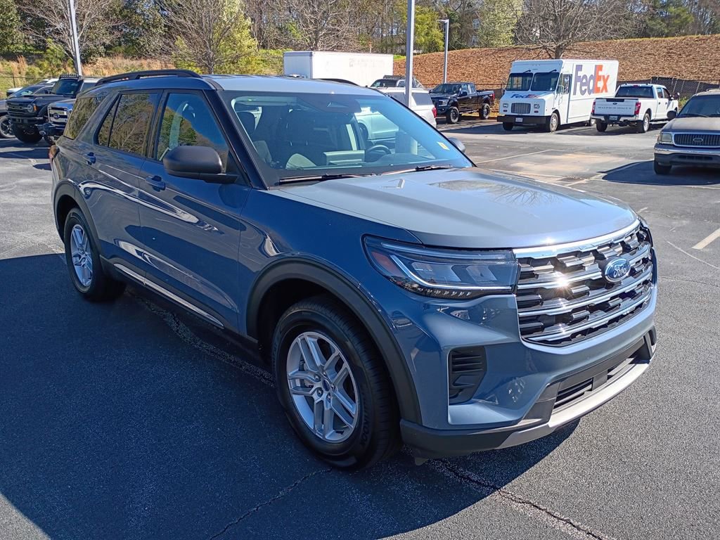 Used 2025 Ford Explorer Active RWD image 2