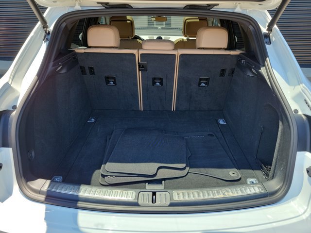 Certified 2023 Porsche Macan AWD/4WD image 16