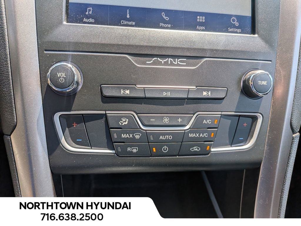 Used 2020 Ford Fusion SE FWD image 18