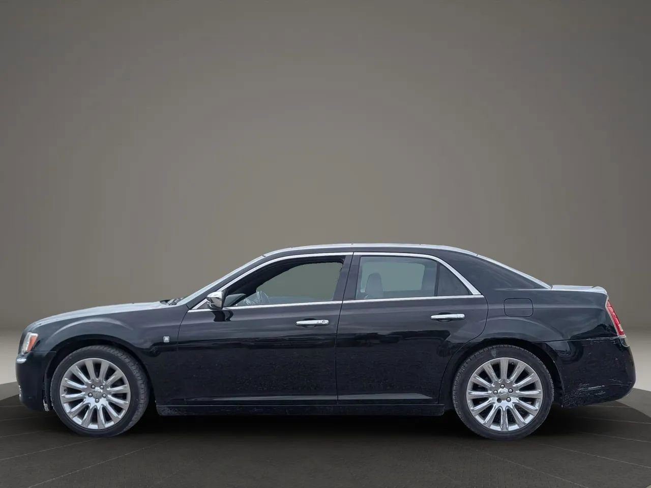 Used 2013 Chrysler 300 Motown image 4