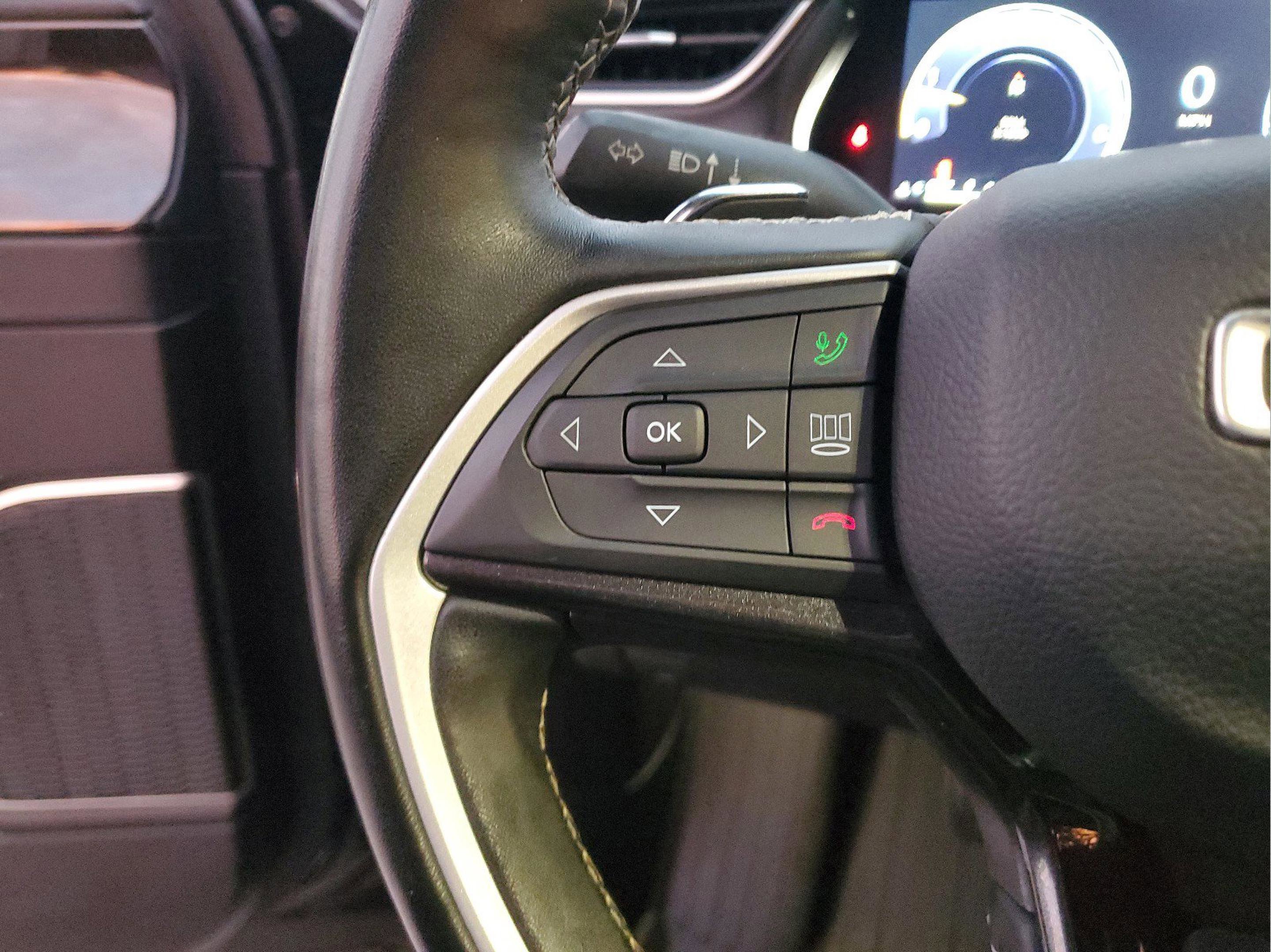 Certified 2022 Jeep Grand Cherokee L Laredo image 28