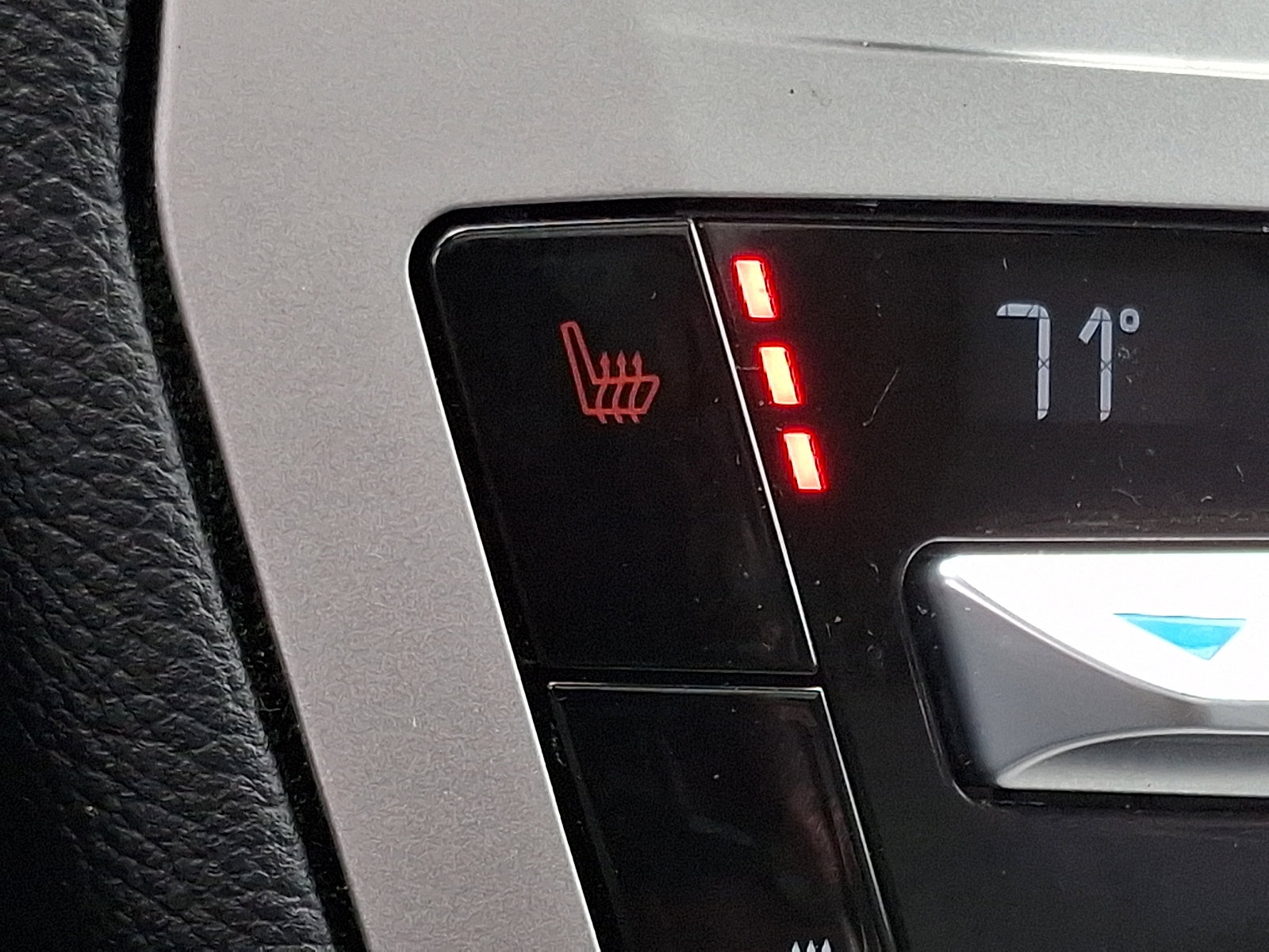 Used 2021 Ford Explorer XLT w/ Equipment Group 202A image 24