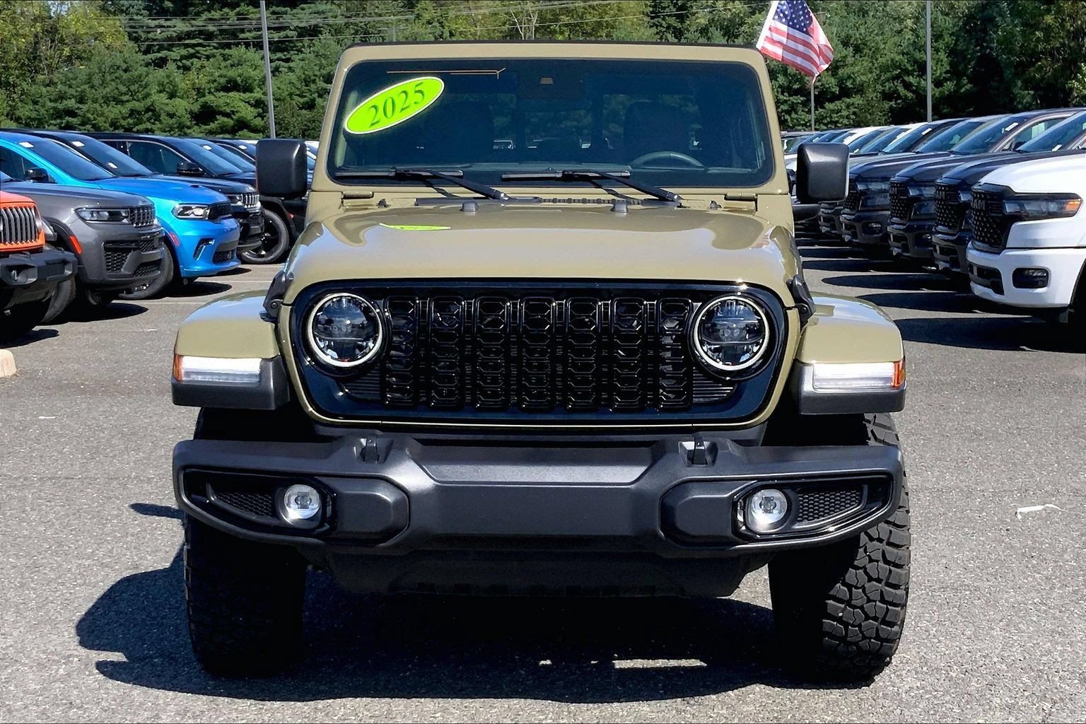 Certified 2025 Jeep Gladiator Sport AWD/4WD image 3