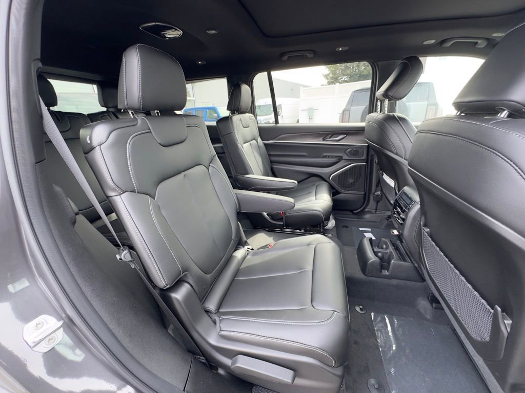 New 2026 Jeep Grand Cherokee L Limited w/ Limited Altitude Package image 21