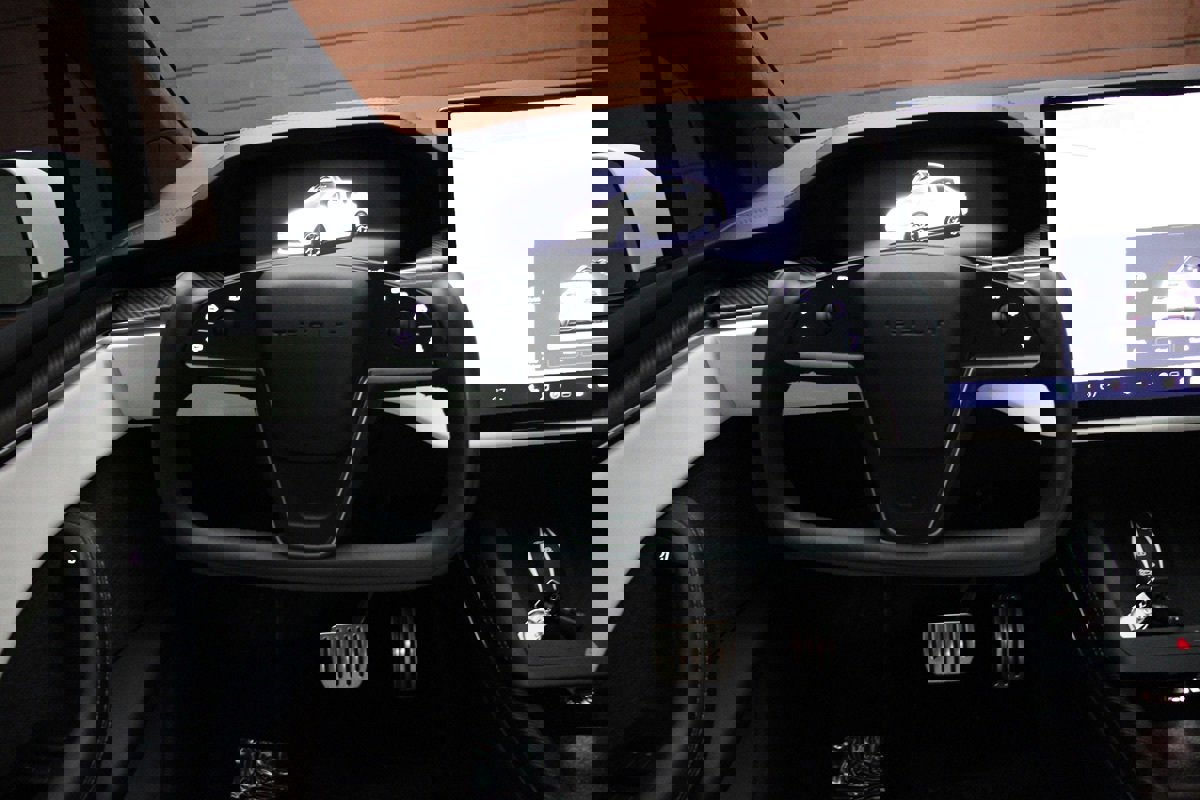 Used 2022 Tesla Model X Plaid image 23