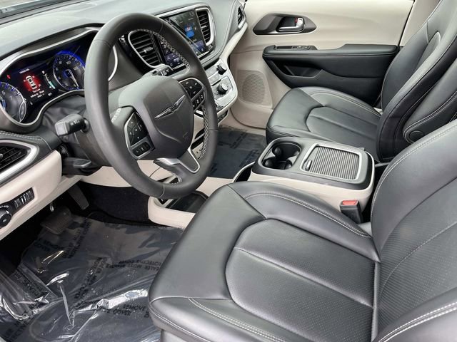 Used 2023 Chrysler Pacifica Touring-L AWD/4WD image 27