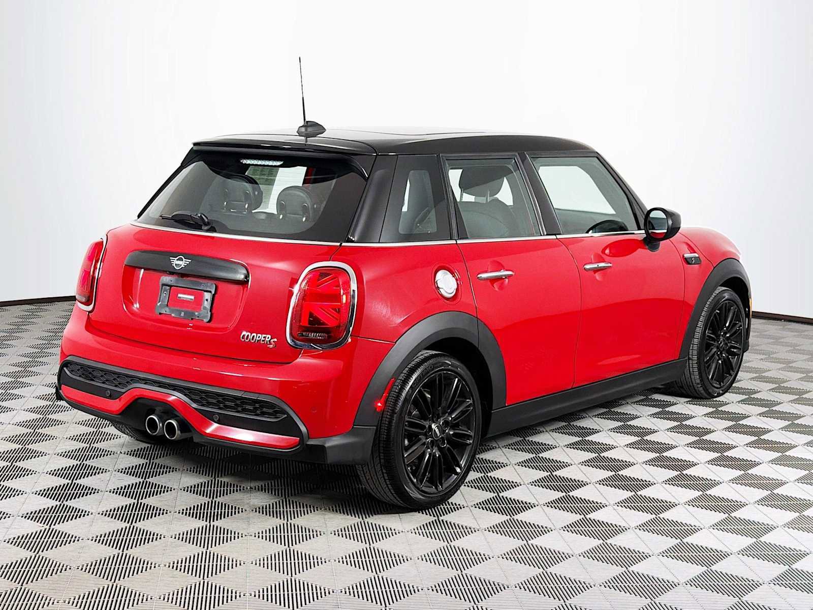 Used 2022 MINI Cooper S image 5